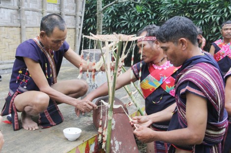 ទំ​នៀម​ផ្លុំ​ត្រ​ចៀក​របស់​ជន​ជាតិ​បា​ណា