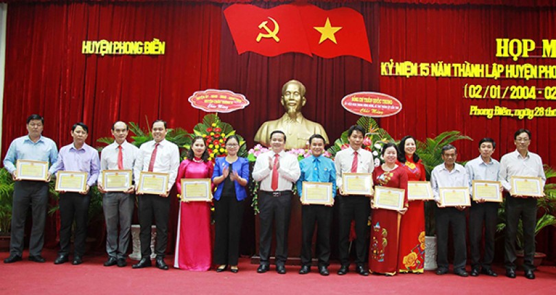 Kỷ niệm 15 năm thành lập huyện Phong Điền