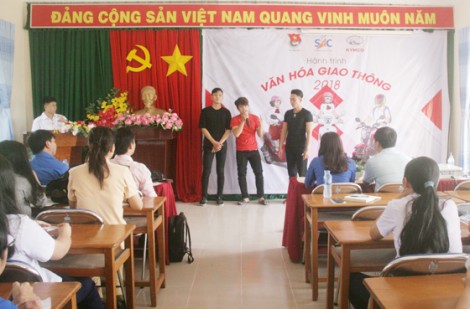 Tuổi trẻ góp sức đảm bảo an toàn giao thông