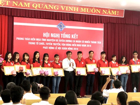 Cán bộ, sinh viên tình nguyện hiến 3.360 đơn vị máu