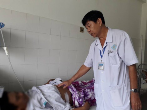 Bảo tồn thận cho bệnh nhân bị bạn nhậu đâm
