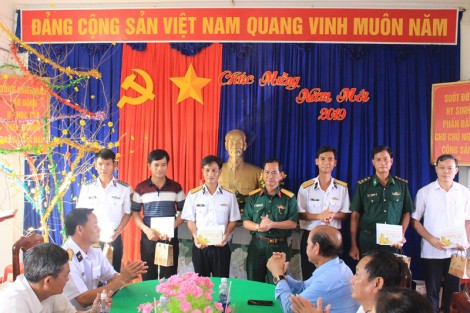 Xuân về trên biển đảo Tây NamBài cuối: Chở Tết yêu thương ra đảo sum vầy