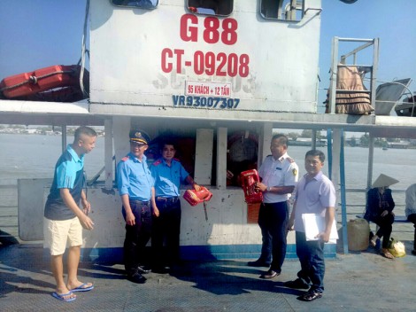 Tăng cường phối hợp kiểm tra các cảng, bến thủy nội địa 
và bến khách ngang sông dịp Tết