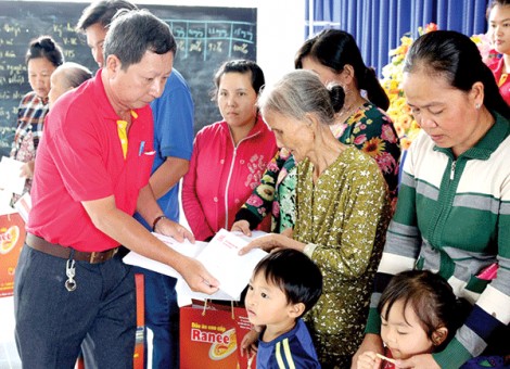 “Sao Mai ăn Tết với người nghèo” xuân Kỷ Hợi 2019