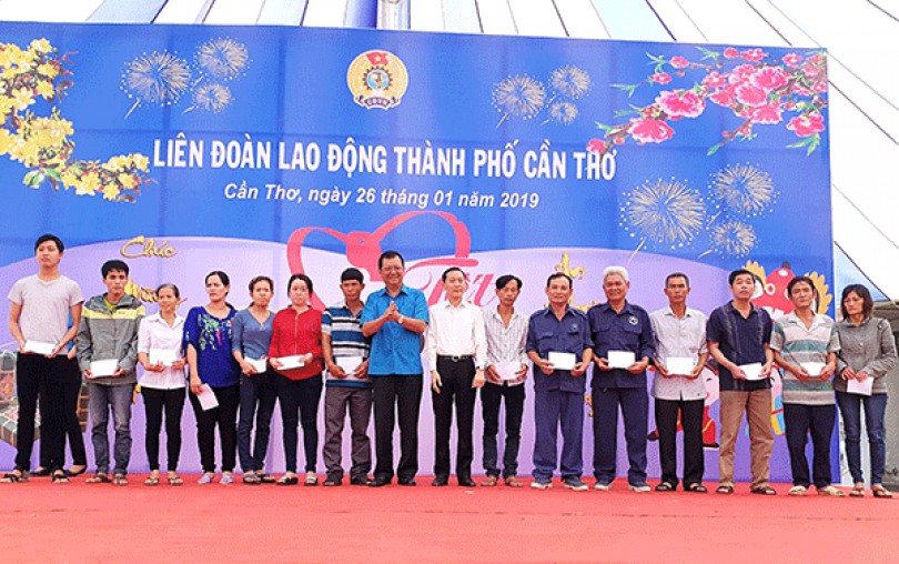 Ấm lòng công nhân lao động