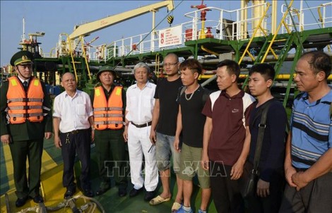 Thừa Thiên - Huế: Tiếp nhận 9 thuyền viên gặp nạn trên biển