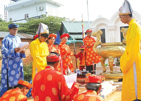 “Cang lạp”

ở đình làng