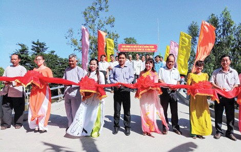 Xây dựng hệ thống giao thông, tạo đột phá để phát triển