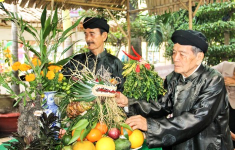 Đôi bạn già cùng giữ

nét đẹp truyền thống