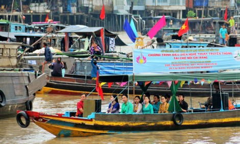 Tiếp tục biểu diễn nghệ thuật định kỳ tại khu vực Bến Ninh Kiều và Chợ nổi Cái Răng