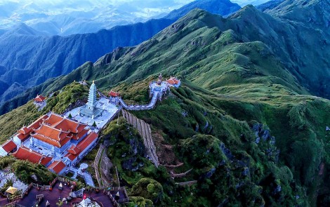 Fansipan đỉnh cao mây vờn