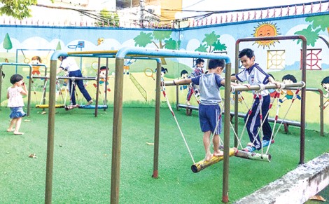 Dạy con tránh xa “cạm bẫy”…