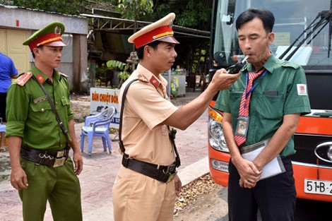 Tăng cường kiểm tra, xử lý nghiêm vi phạm của người điều khiển phương tiện cơ giới đường bộ
