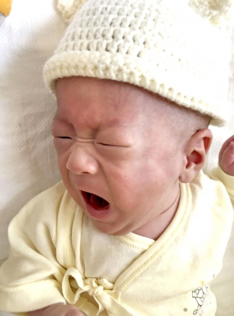 Em bé chào đời nhẹ ký nhất thế giới được về nhà