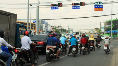 Đề nghị bố trí lại hệ thống đèn tín hiệu
