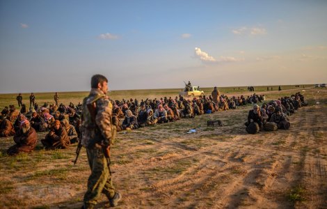 Hơn 3.000 tay súng IS ra hàng

ở miền Đông Syria