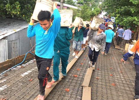 Chung tay xây dựng cầu, đường giao thông