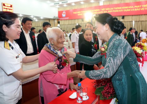 Chủ tịch Quốc hội Nguyễn Thị Kim Ngân
dự Lễ kỷ niệm 30 năm ngày truyền thống của Tổng Công ty Tân Cảng Sài Gòn