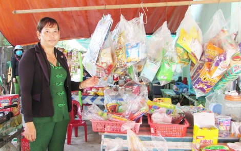 Giúp đồng bào dân tộc Khmer