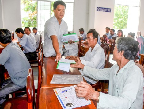 Phối hợp tuyên truyền vận động toàn dân

tham gia đảm bảo trật tự an toàn giao thông