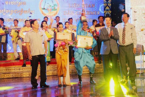 ​ជក់​ចិត្ត​នឹង​សិល្បៈ​ប្រ​ពៃ​ណី ​