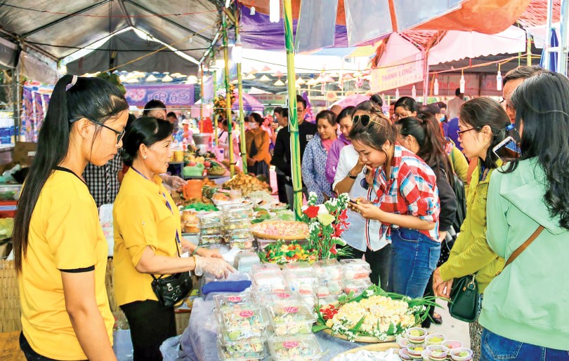 Cần Thơ rộn ràng khai hội Bánh dân gian Nam bộ