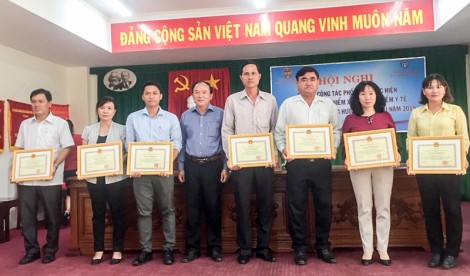 Giúp hội viên nông dân tham gia bảo hiểm tự nguyện