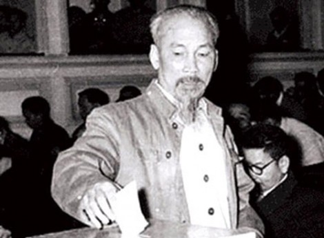 Tư tưởng Hồ Chí Minh về xây dựng chính quyền đi đôi với bảo vệ chính quyền