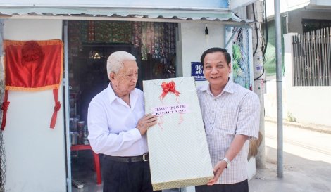 Bàn giao Nhà tình nghĩa

cho gia đình chính sách