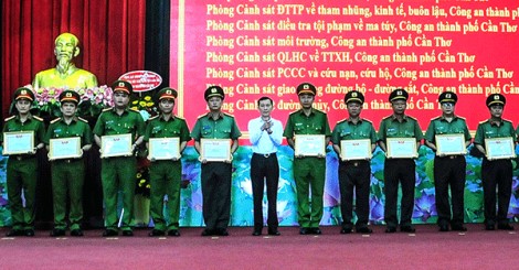 Xây dựng lực lượng chính quy, tinh nhuệ, từng bước hiện đại