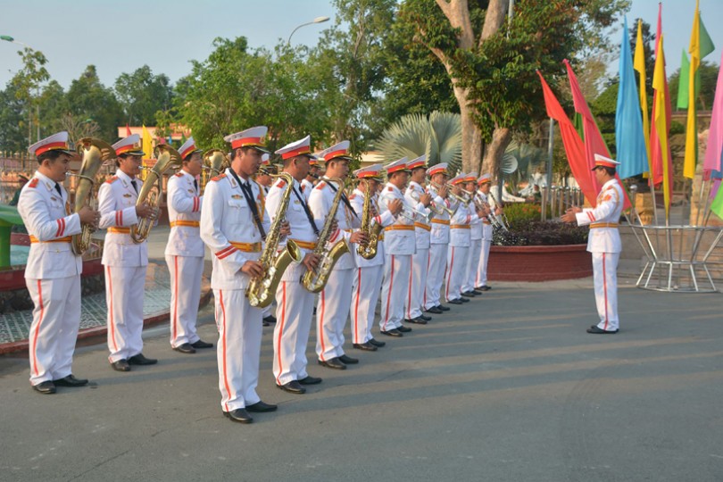 Chuyện những người “đánh trống, thổi kèn”