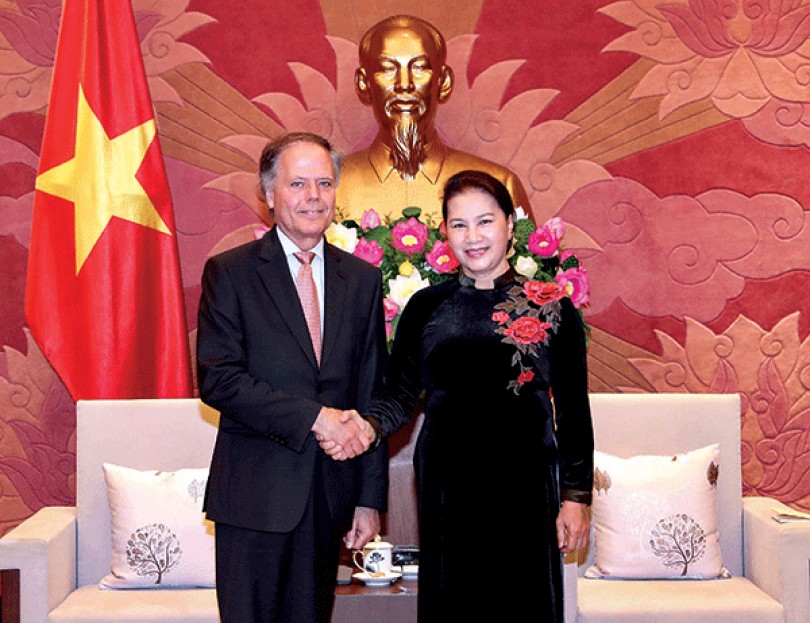 Chủ tịch Quốc hội Nguyễn Thị Kim Ngân tiếp Bộ trưởng Ngoại giao và Hợp tác quốc tế Italy