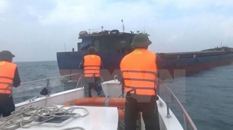 Xuyên đêm cứu nạn 16 ngư dân gặp nạn tại khu vực Hoàng Sa