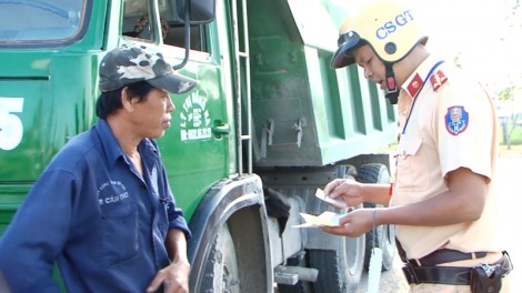 Đẩy mạnh tuyên truyền an toàn giao thông