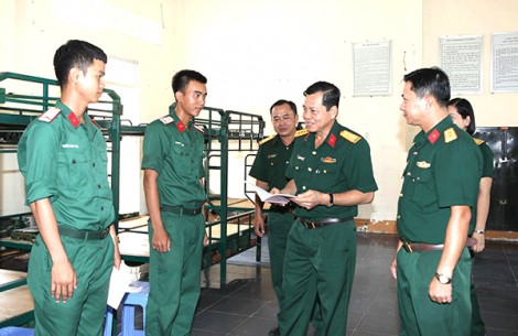 Chiến sĩ mới thi đua huấn luyện