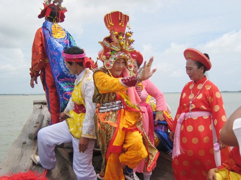 ពិ​ធី​បុណ្យ​សែន​ស​មុទ្រ​មី​ឡុង​