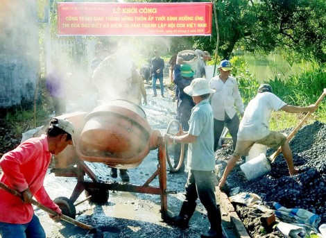 Tập trung xây dựng cầu, đường giao thông