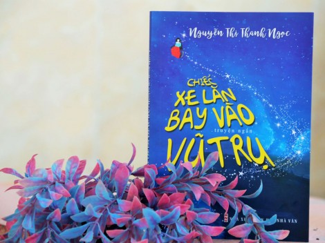 “Chiếc xe lăn bay vào vũ trụ” 

 Bức chân dung rất đời 