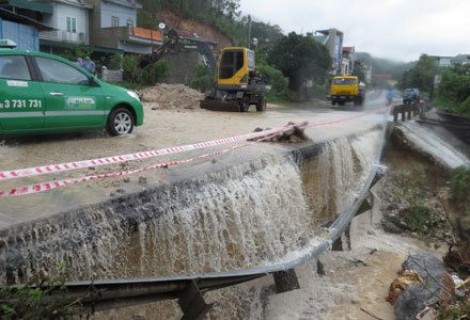 Triển khai nhiều biện pháp bảo vệ cầu, đường trước mùa mưa bão