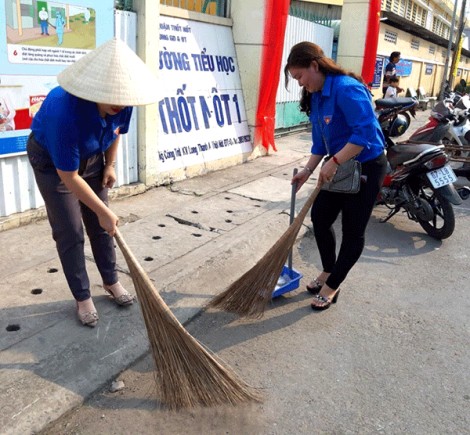 Ðoàn viên thanh niên tham gia bảo vệ môi trường