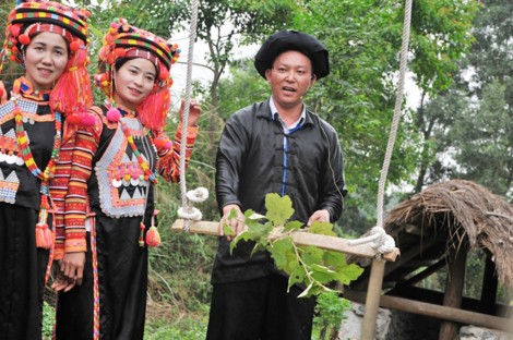 សម្ដែង​បង្ហាញ​ពិ​ធី​សែន​យោល​ទោង​ របស់​ជន​ជាតិ​ហា​ញ៉ី​