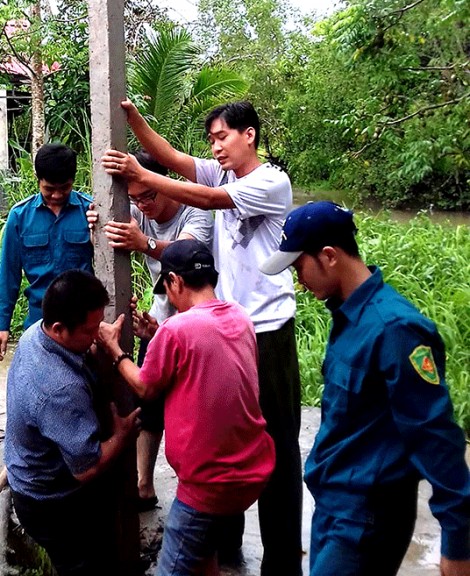 Ðoàn viên Phong Ðiền giữ gìn trật tự an toàn giao thông