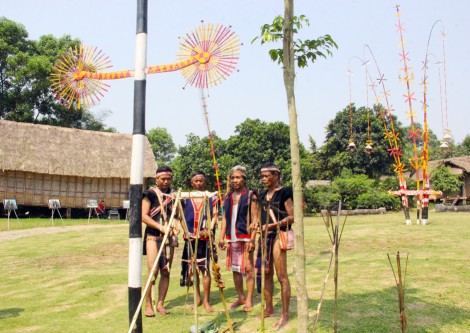 ជន​រួម​ជាតិ​បា​ណា​ ប្រារព្ធ​ពិ​​ធីបុណ្យ​ Tơ​ Mon