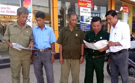 Cựu chiến binh huyện Cờ Đỏ tham gia giữ gìn trật tự an toàn giao thông