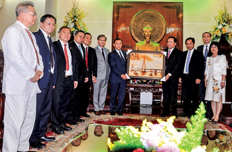 Ðồng chí Trần Thanh Mẫn, Chủ tịch Ủy ban Trung ương MTTQVN tiếp Ðoàn Ðại biểu cấp cao Lào