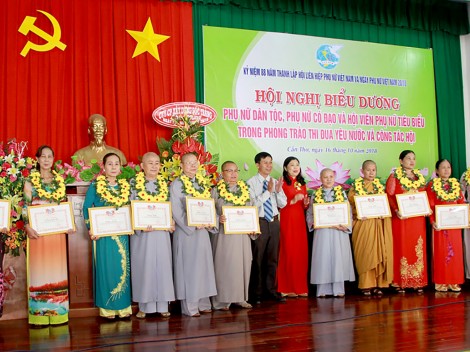 “Làm theo gương Bác” từ những việc cụ thể