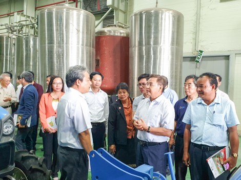 Đoàn đại biểu cấp cao Ủy ban Trung ương Mặt trận Lào

xây dựng đất nước kết thúc chuyến thăm Cần Thơ