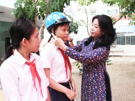 Tuyên truyền Luật Giao thông đường bộ

và văn hóa giao thông cho học sinh
