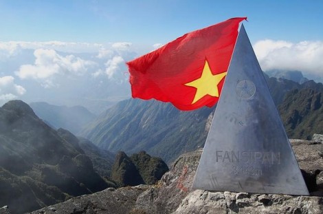 Đỉnh Fansipan "cao thêm" 4m với công nghệ đo hiện đại nhất