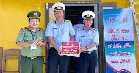 Vun đắp tình yêu biển, đảo